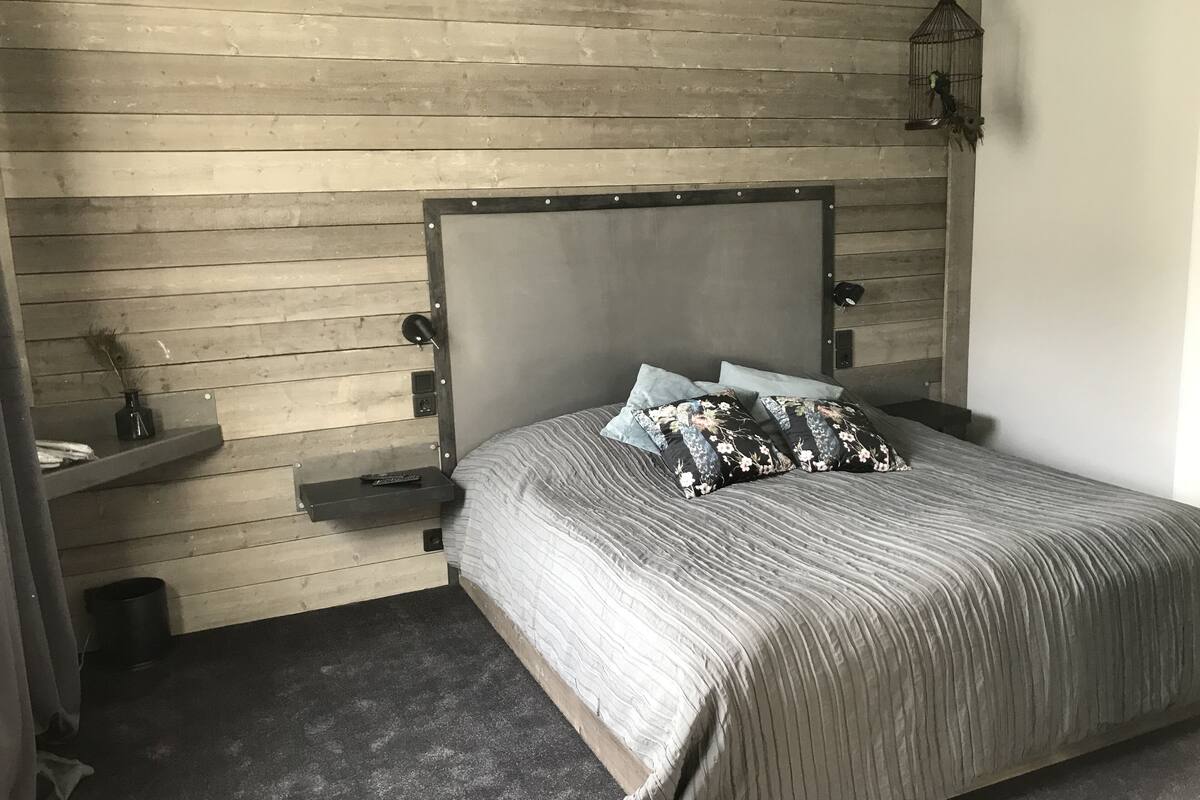 Double Room | Blackout drapes, WiFi (free), individually decorated