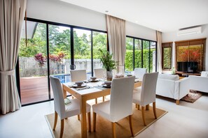 Deluxe Villa, 3 Bedrooms, Private Pool, Pool View | In-room dining
