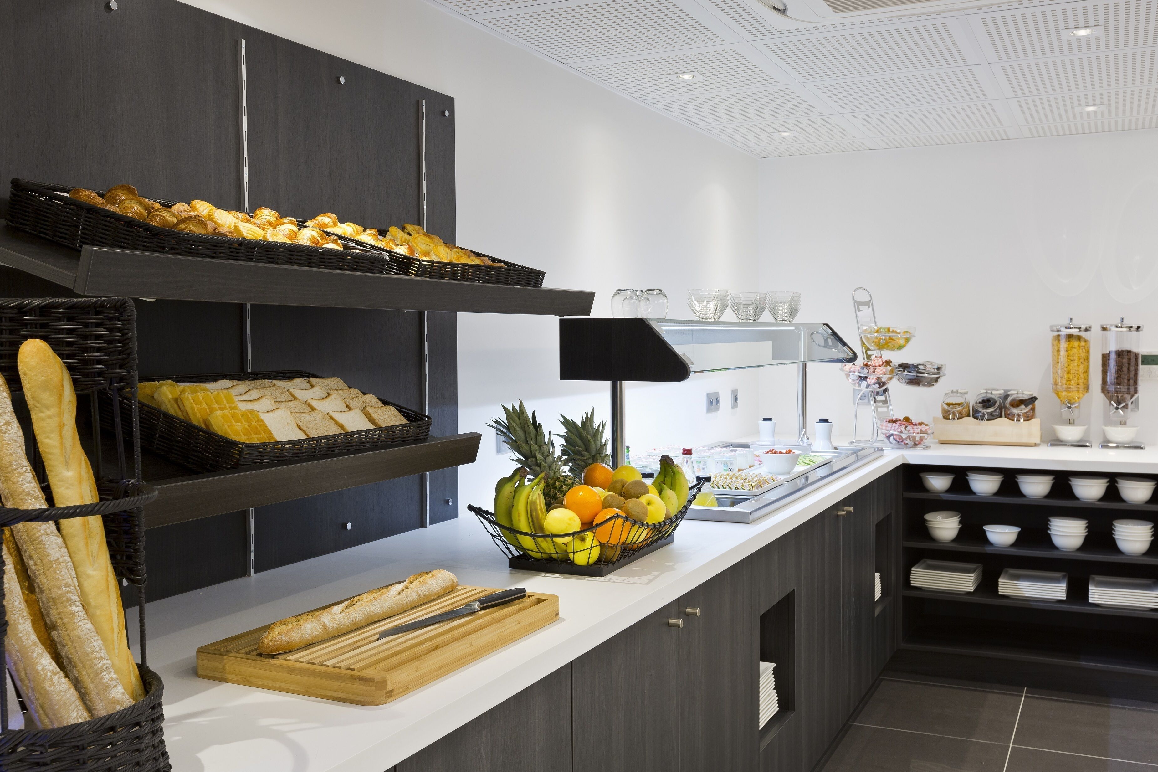 每日供应自助式早餐（每人 EUR 16）