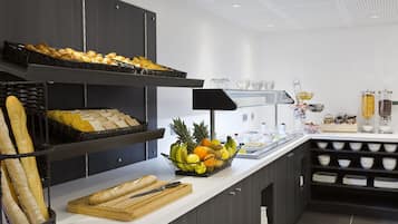 Desayuno buffet (EUR 16 por persona)