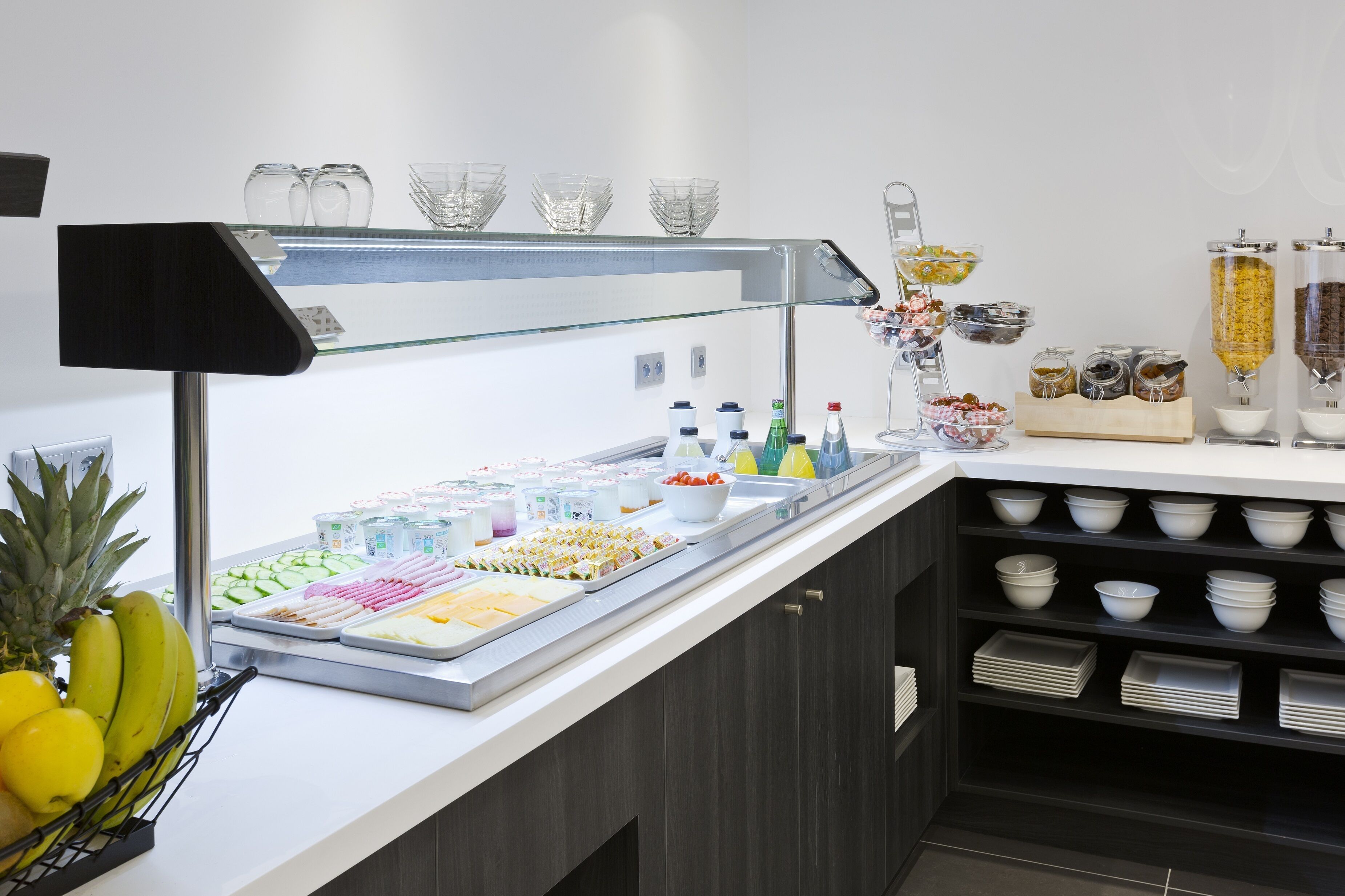 daily buffet breakfast (eur 16 per person)