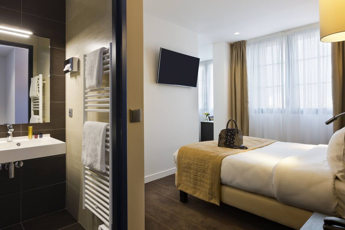 Comfort Triple Room | Premium bedding, memory foam beds, in-room safe, desk