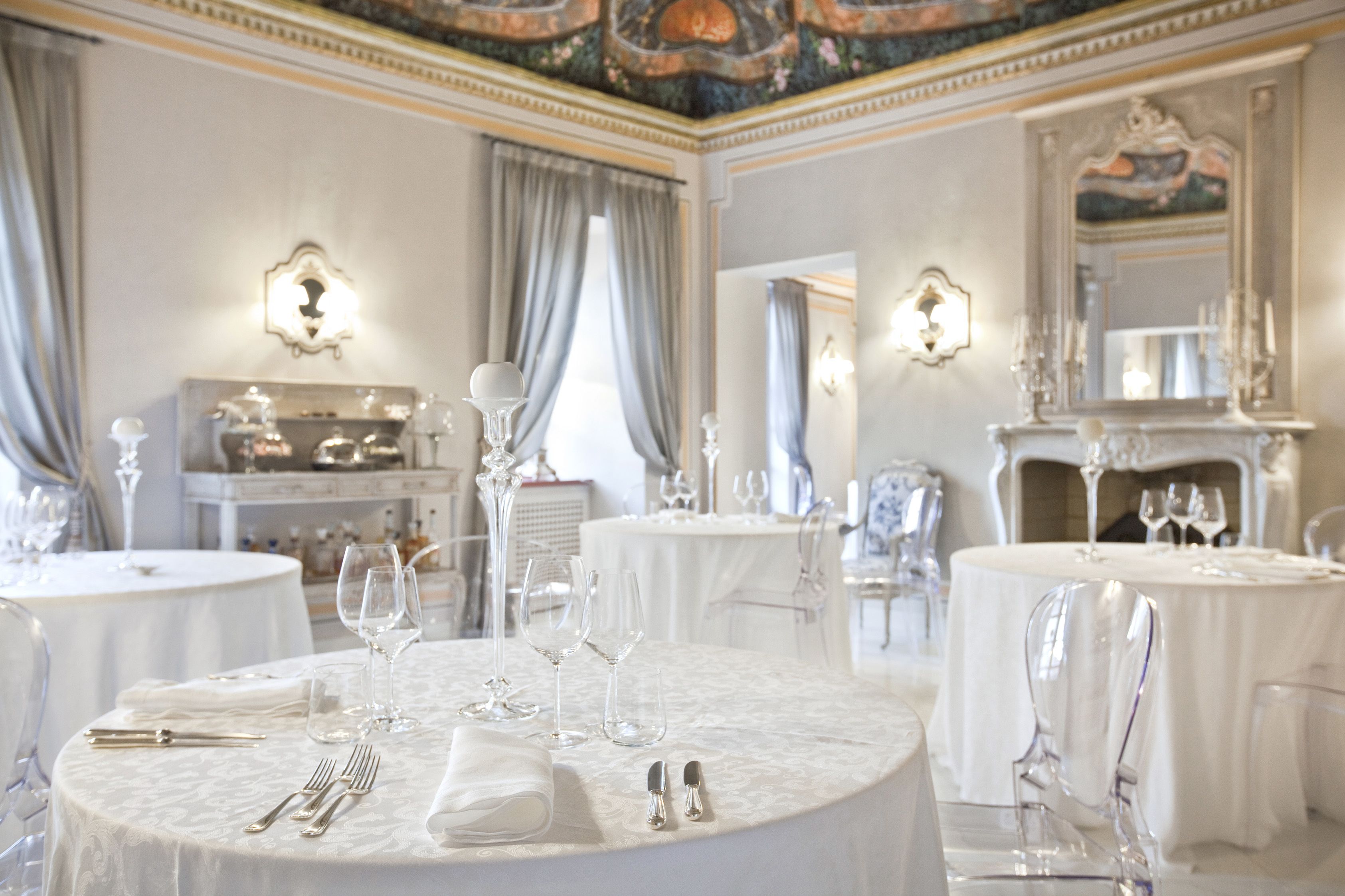 3 restaurants, lunch, dinner served; Italian cuisine 