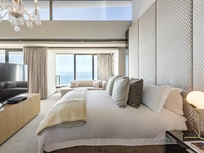 Presidential Room (Full Moon)