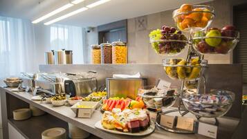 Free daily buffet breakfast