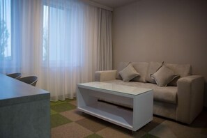 Bügeleisen/Bügelbrett, Reisekinderbett, kostenloses WLAN, Bettwäsche