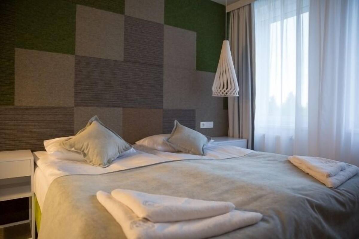 1 slaapkamer, een strijkplank/strijkijzer, reisbedje, gratis wifi