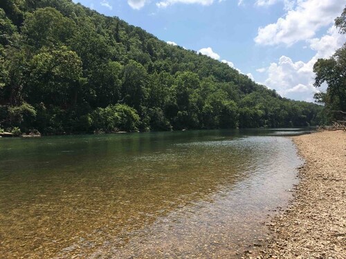 Guests enjoy their own one bedroom apartment in the Ozarks
