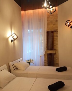 Design Twin Room | Soundproofing, iron/ironing board, free WiFi, bed sheets