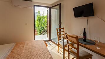 1 bedroom, free WiFi, bed sheets