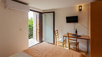 1 bedroom, free WiFi, bed sheets