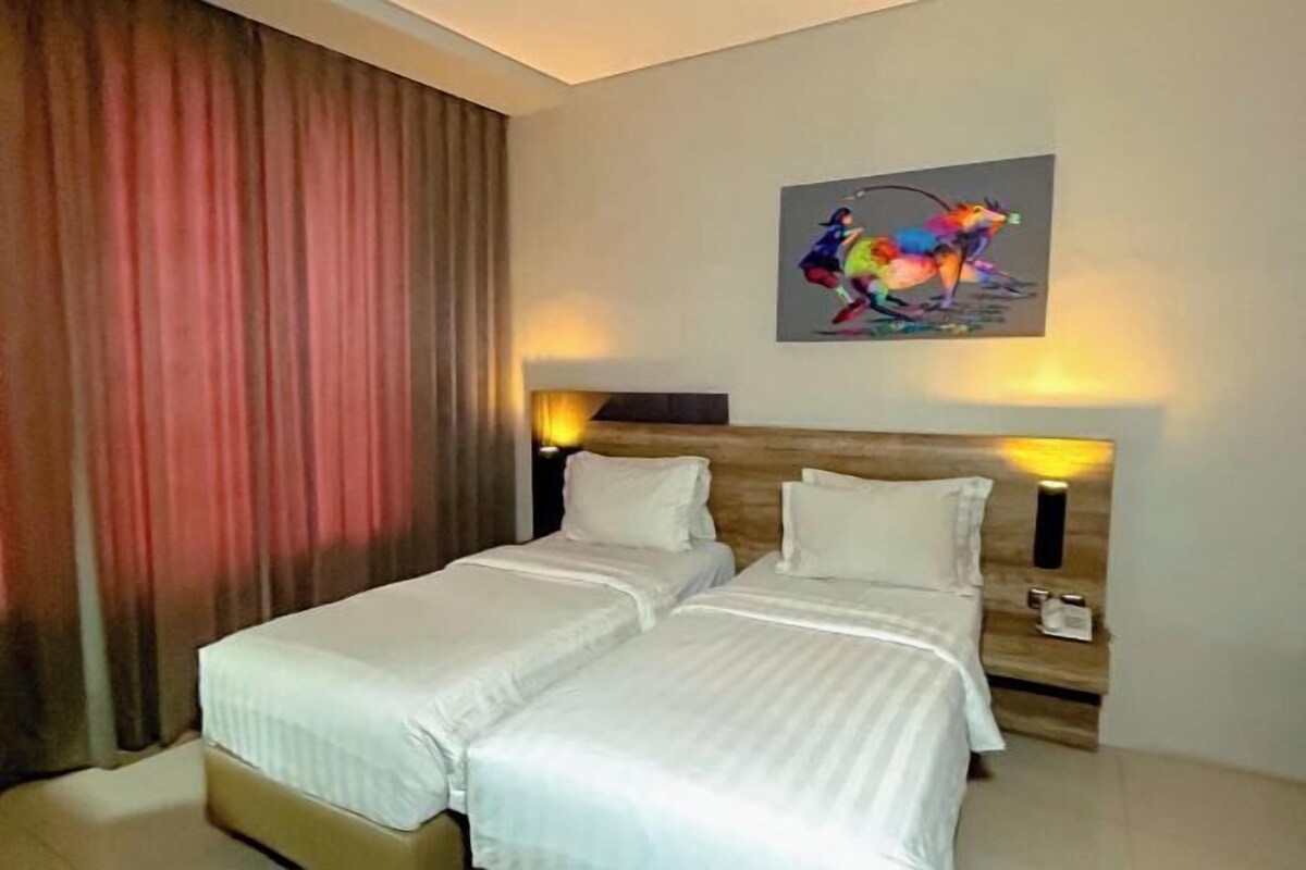 In-room safe, desk, iron/ironing board (on request), WiFi (free)