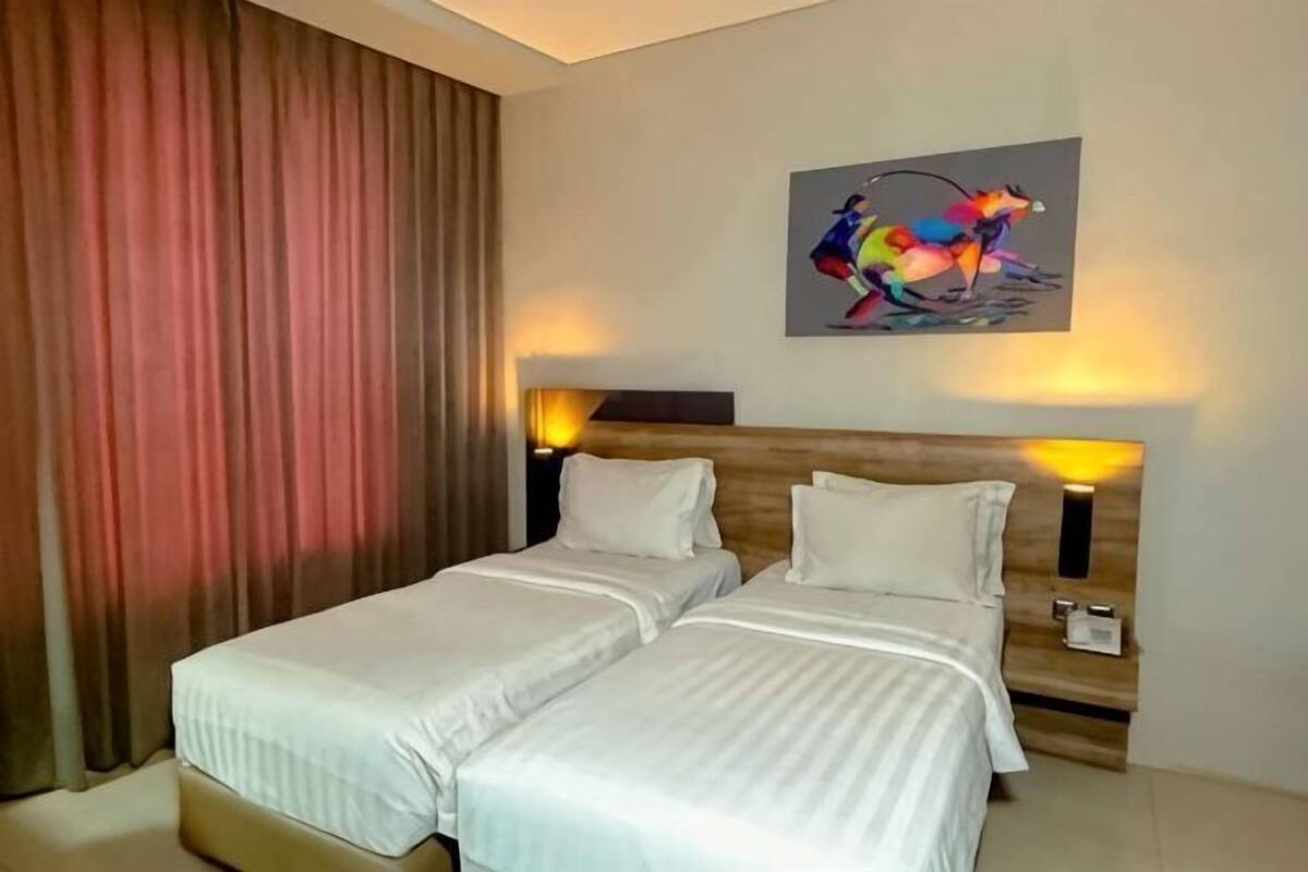 In-room safe, desk, iron/ironing board (on request), WiFi (free)