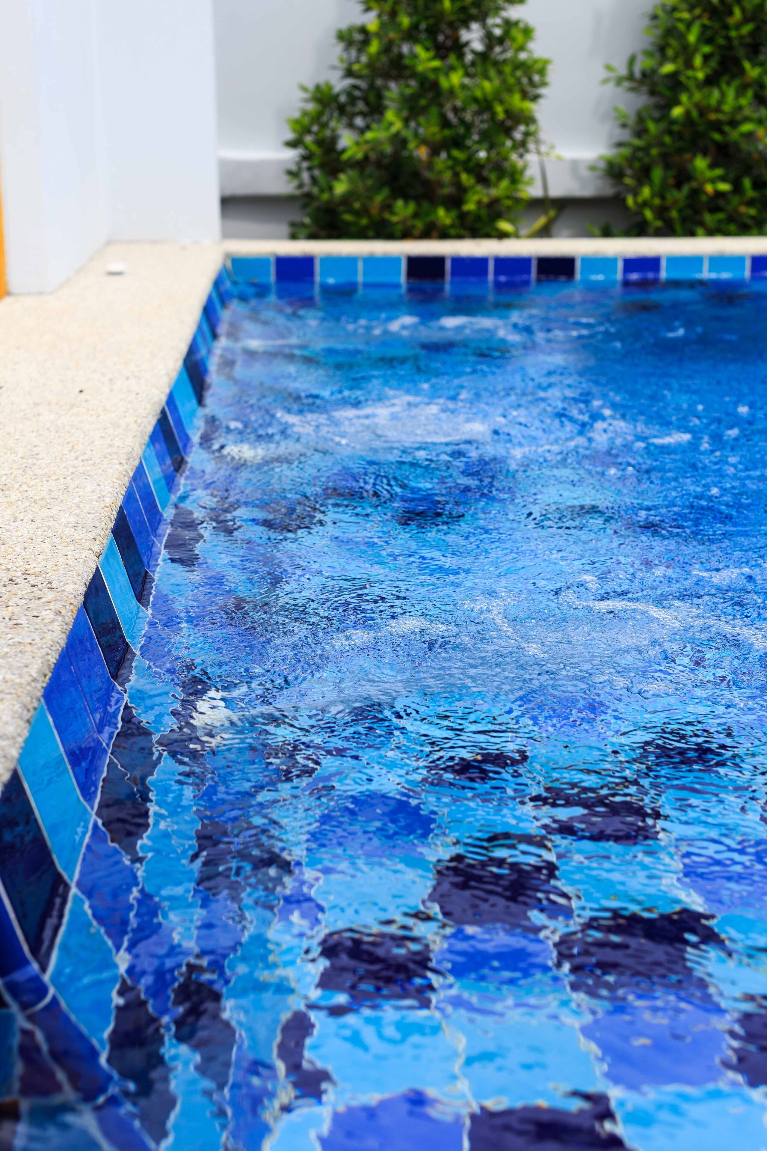 حمّام سباحة خارجي