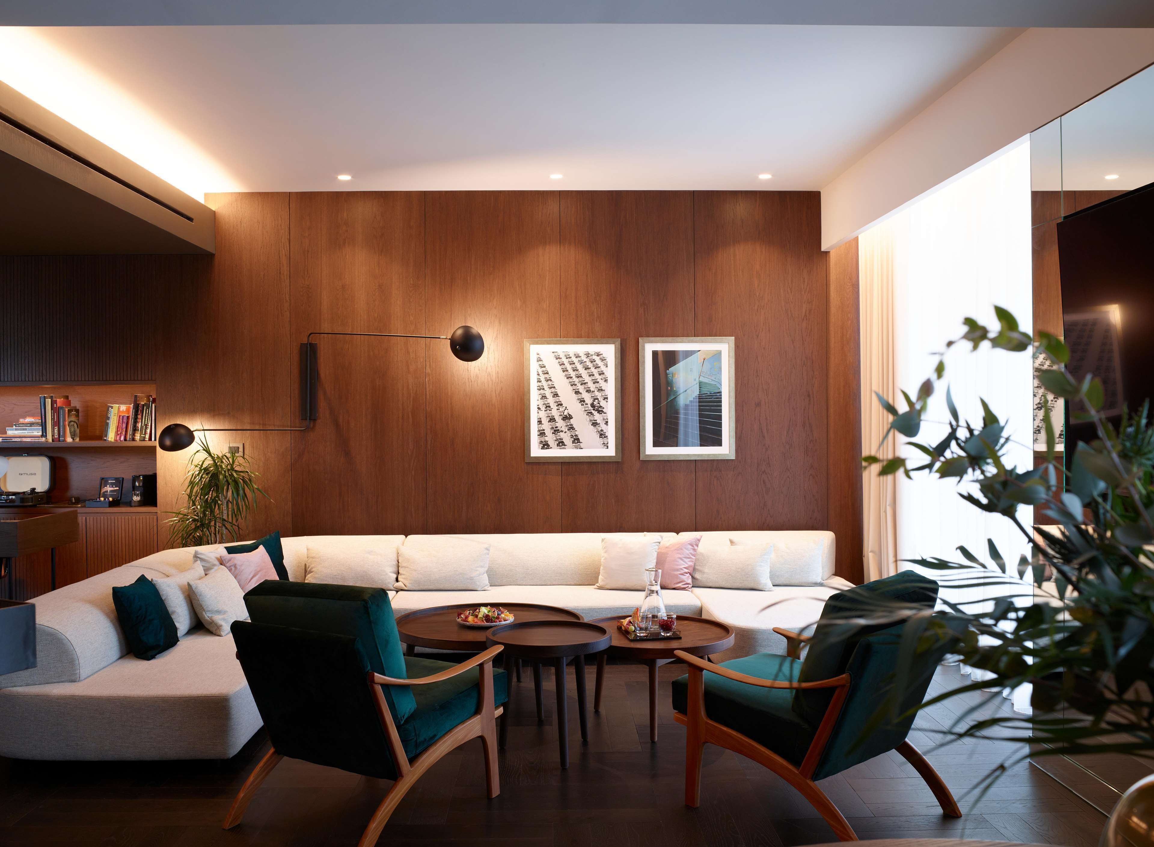 presidential king suite | minibar, desk, soundproofing, free wifi