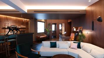 Presidential King Suite | Minibar, desk, soundproofing, free WiFi