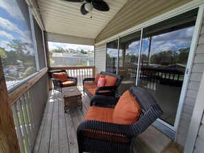 Property grounds - FEBRUARY DEAL! Cheap, Nicest home on the water. Weeki Wachee River, 80 boat rent (Weeki Wachee)