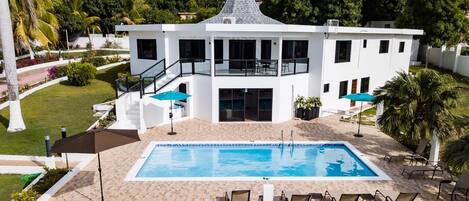 Piscina all'aperto