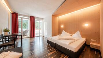 Phòng Deluxe | 1 phòng ngủ, két bảo mật tại phòng, bàn