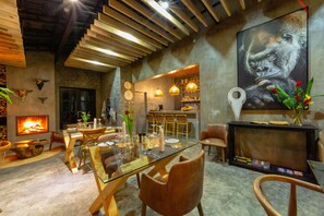 Spécialités Cuisine locale et internationale