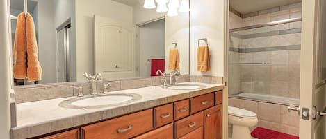 Combined shower/bathtub, towels, soap, shampoo