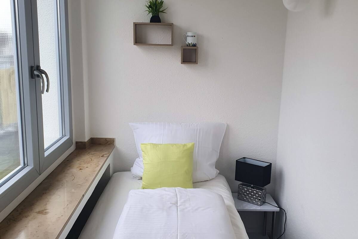 Hypo-allergenic bedding available, Select Comfort beds, desk
