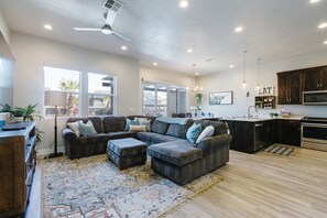 Fernseher, Videospiele, Tischtennisplatte