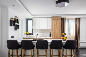 Presidential Penthouse, Sea View, Beachfront | Private kitchen | Oven, stovetop, dishwasher, espresso maker - VIPo Prestige Apartments (Podstrana)