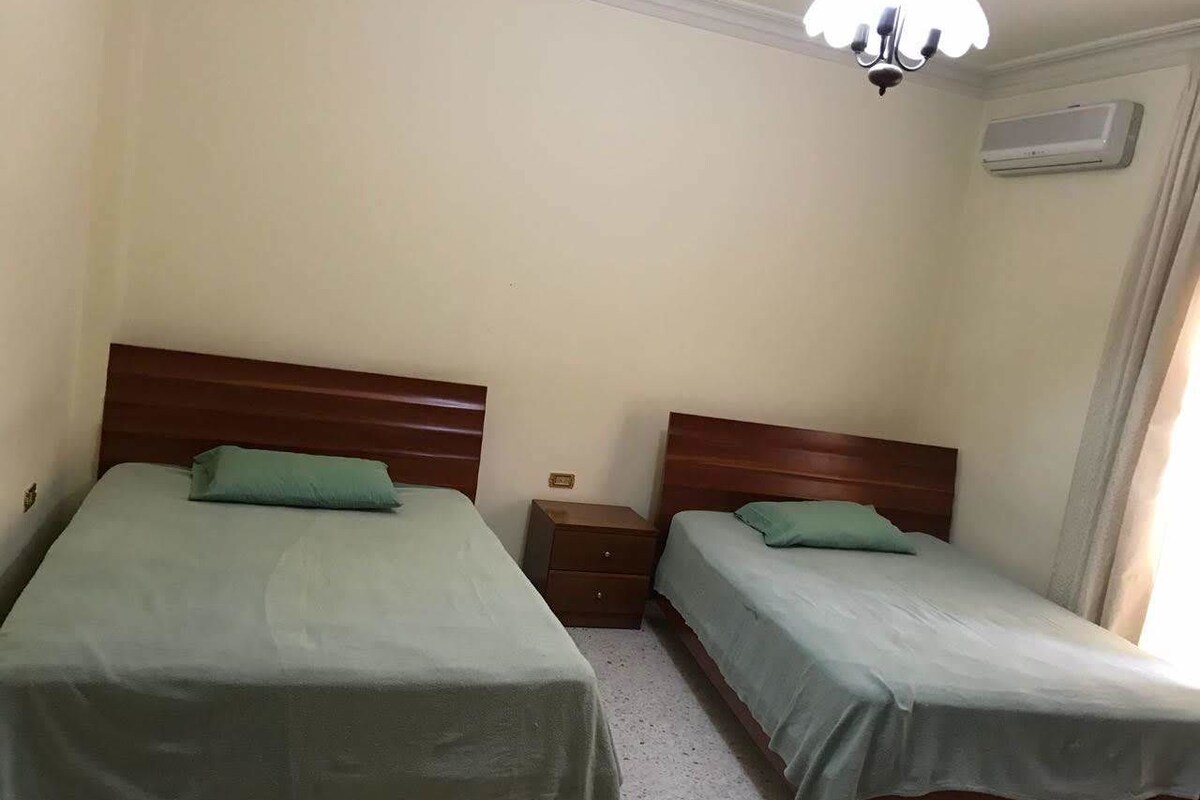 Deluxe Apartment | 4 bedrooms, iron/ironing board, WiFi (free), individually decorated