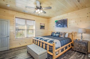3 habitaciones, tabla de planchar con plancha, wifi y ropa de cama 