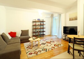 Comfort Apartment | Living area | Flat-screen TV