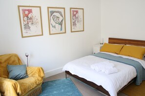 Comfort House | 2 bedrooms, blackout drapes, iron/ironing board, free WiFi