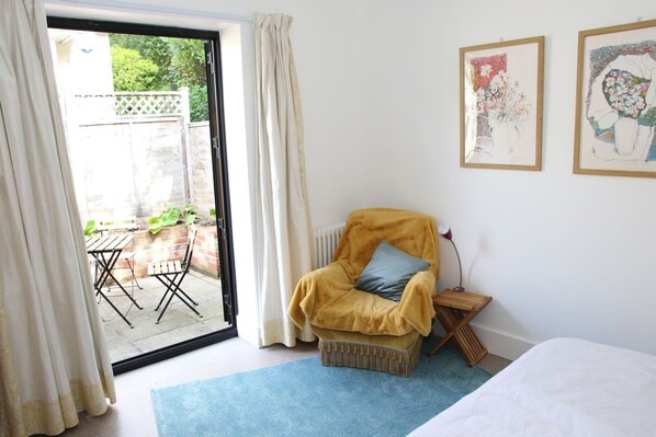 Comfort House | 2 bedrooms, blackout drapes, iron/ironing board, free WiFi