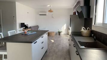 Réfrigérateur, micro-ondes, four, lave-vaisselle