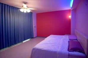 Blackout curtains, free WiFi, bed sheets - Tomorrow Cute Family Inn (Shoufeng)