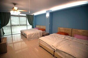 Habitación cuádruple | Cortinas opacas, wifi gratis, ropa de cama