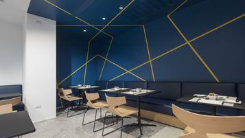 Tägliches nach Wunsch zubereitetes Frühstück (18 EUR pro Person)