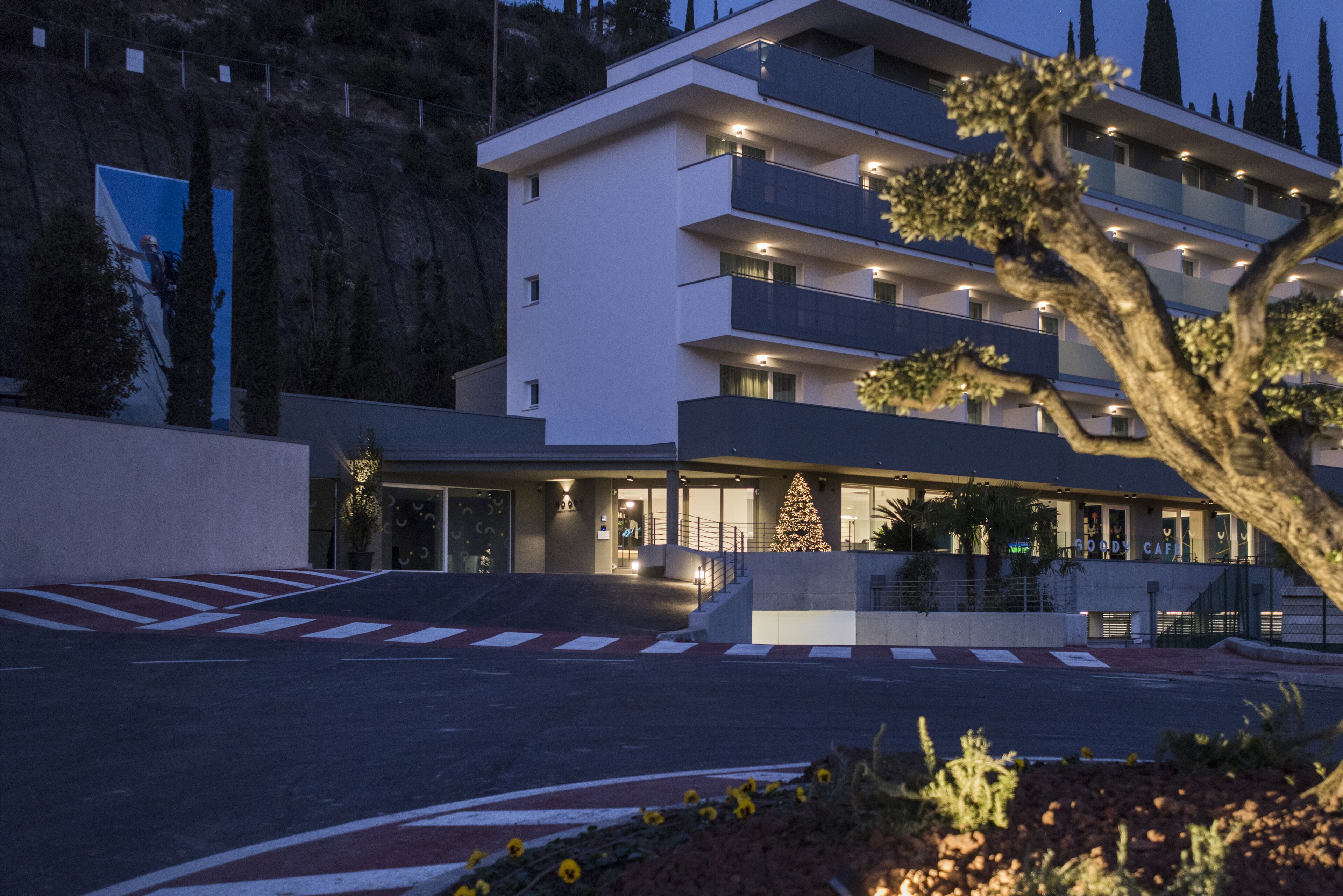 Vista frontal de la propiedad