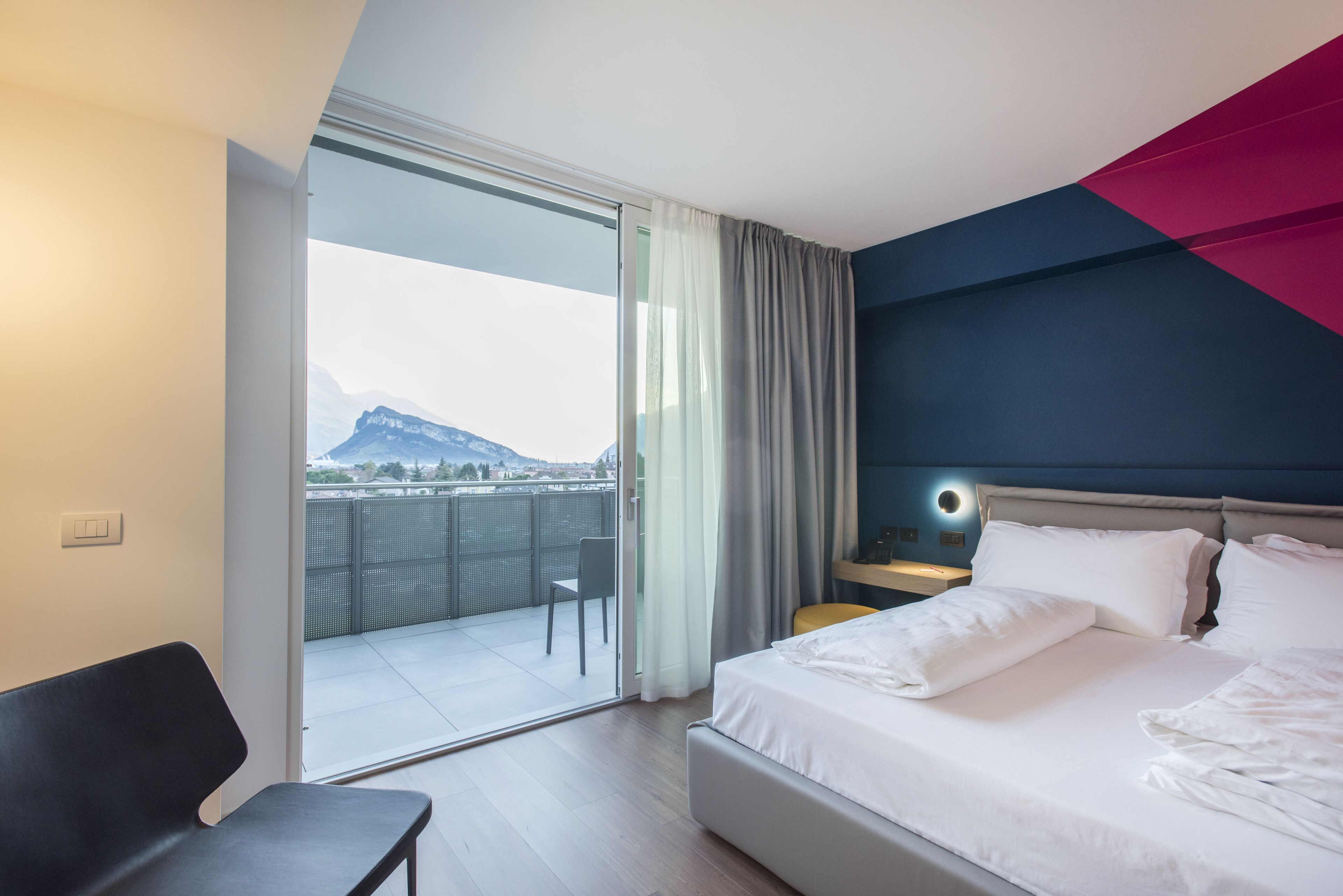 double room, balcony | 1 bedroom, minibar, in-room safe, individually decorated