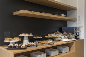 Daily cooked-to-order breakfast for a fee - Hoody Active & Happiness Hotel (Arco)