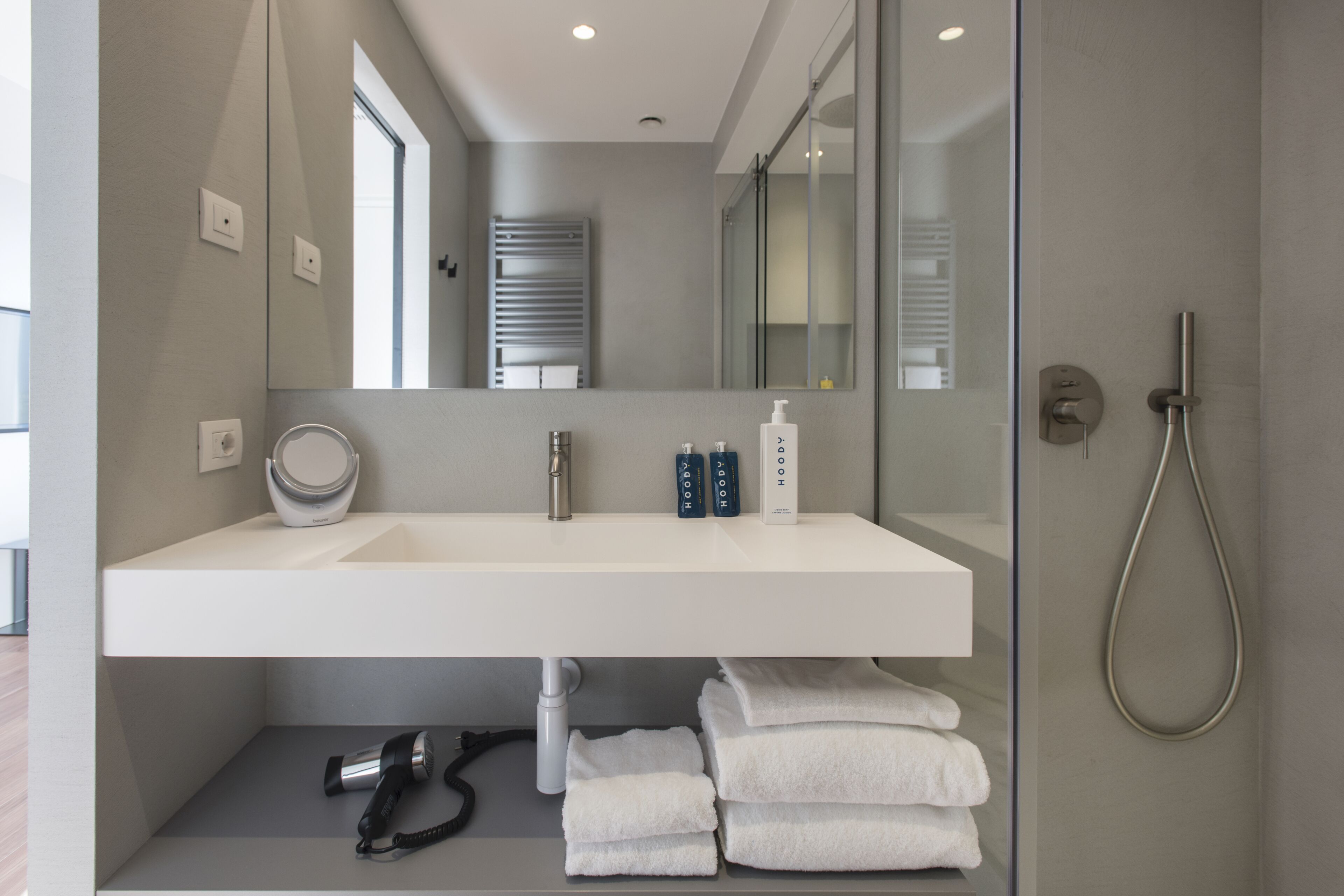 shower, rainfall showerhead, free toiletries, hair dryer