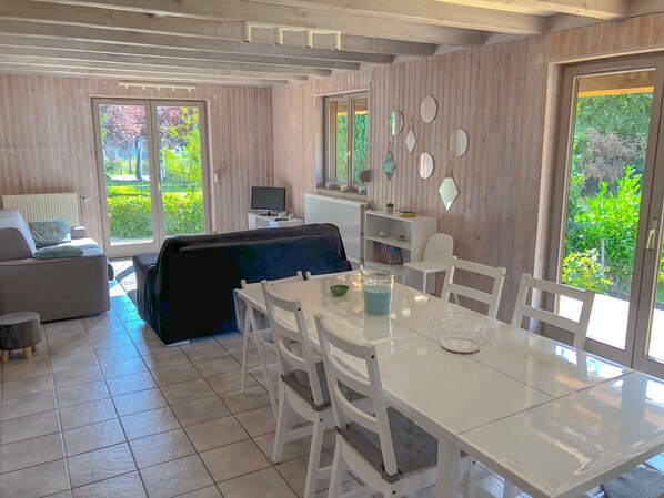 House, 2 Bedrooms | Living area