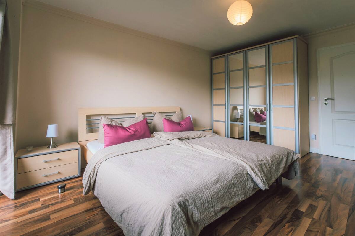 1 bedroom, hypo-allergenic bedding, desk, iron/ironing board