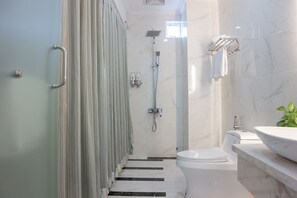 Shower, free toiletries, towels