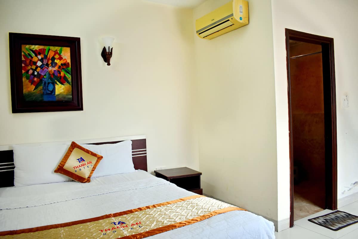 Standard Double Room | 1 bedroom, minibar, desk, soundproofing