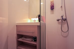 Double Room | Bathroom | Shower, free toiletries, slippers, towels