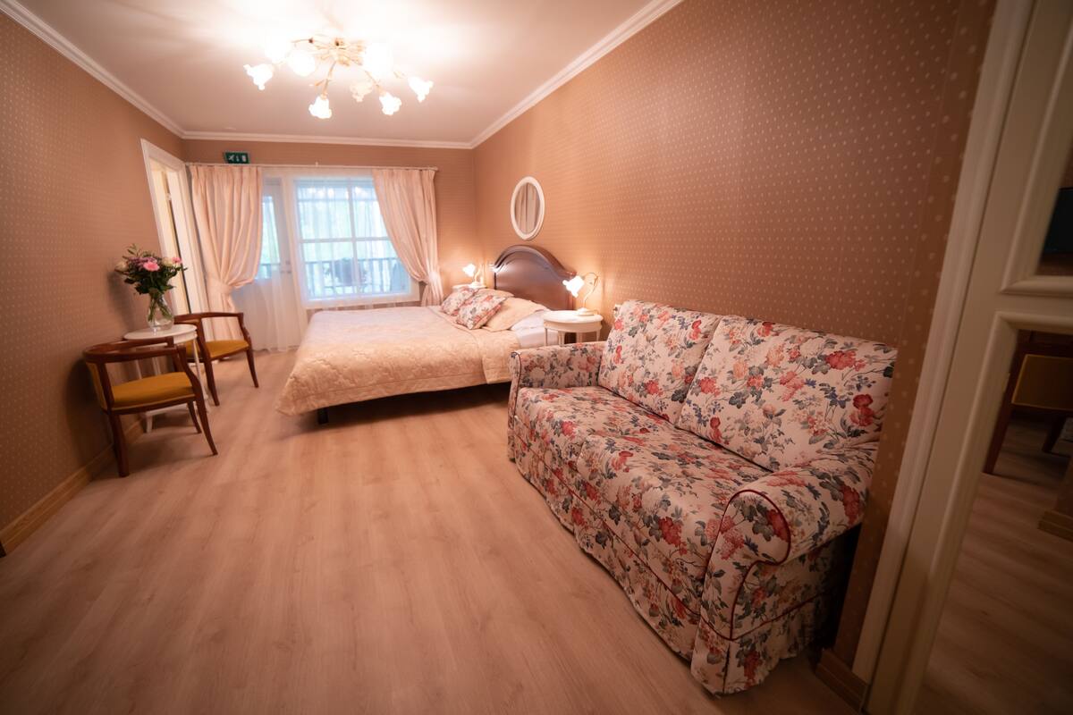 Family Quadruple Room | Desk, laptop workspace, soundproofing, iron/ironing board (on request)