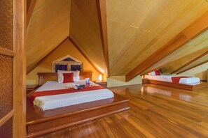 Family Room | Desk, free WiFi - RedDoorz Plus @ Starhomes Olivianville (Tarlac)