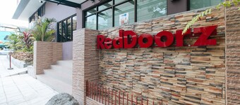 RedDoorz Plus @ Evangelista Street Makati