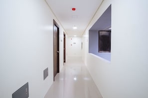 Interior - RedDoorz Plus @ Evangelista Street Makati (Makati)